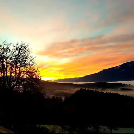 ファームステイ Bergbauernhof Rebernig Lendorf